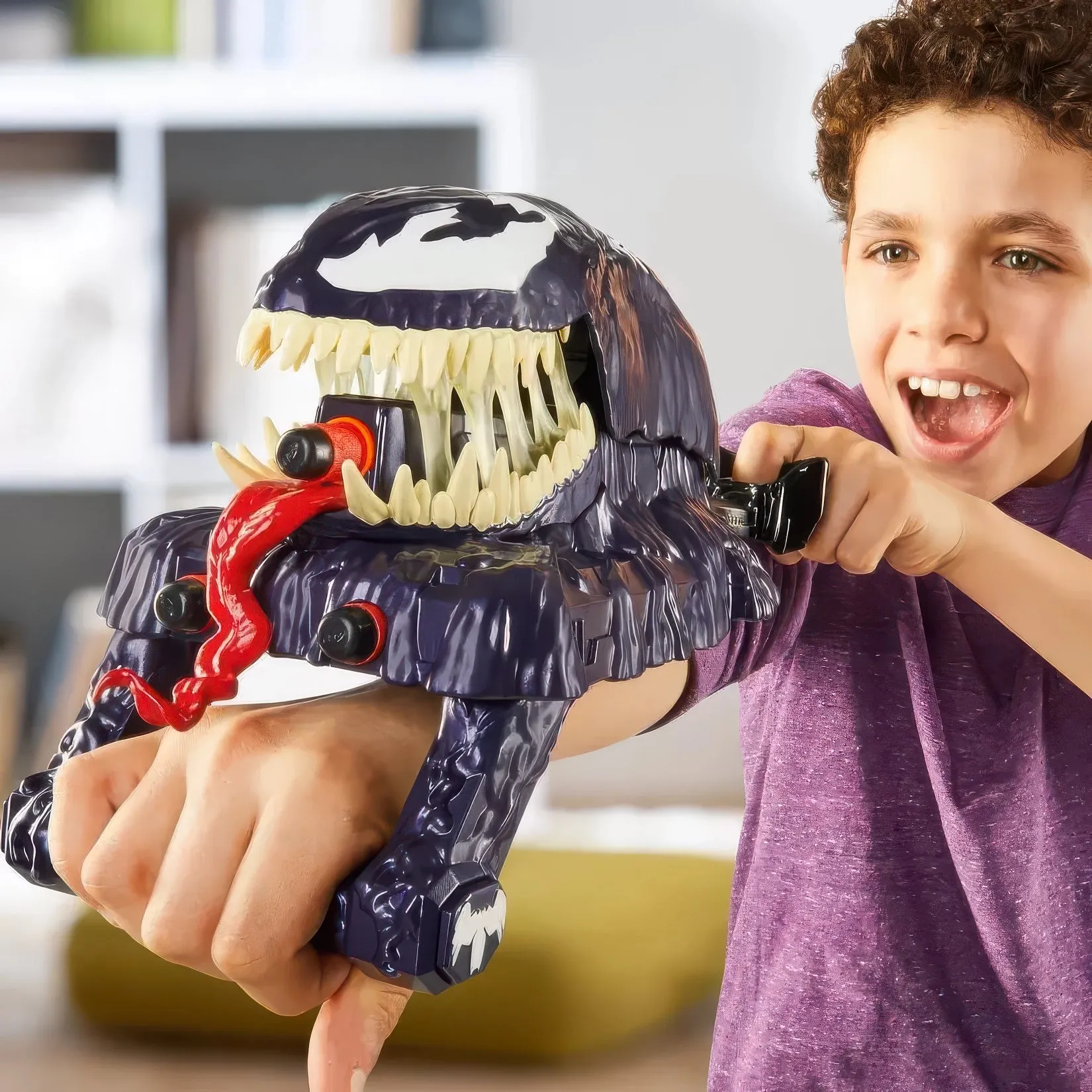 Nerf Gun Spider-Man Venom Versus Marvel's Venom Strike Blaster