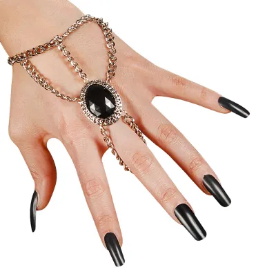 Gothic Wrist Chain With Black Gemmedallion